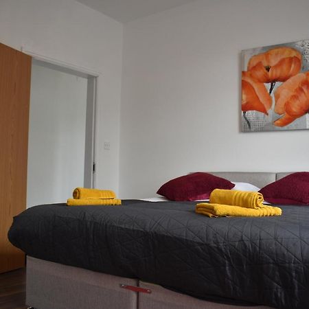Celyn Room Денби Екстериор снимка